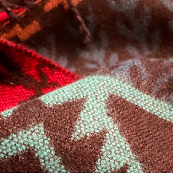 MADE IN ITALY: Designer shawl - Picture 3 of 3